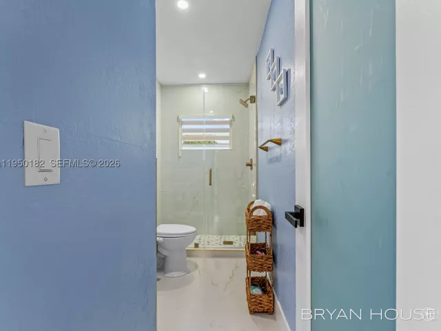 Продажа дома по адресу 3341 NW 20th St - фото 9144497