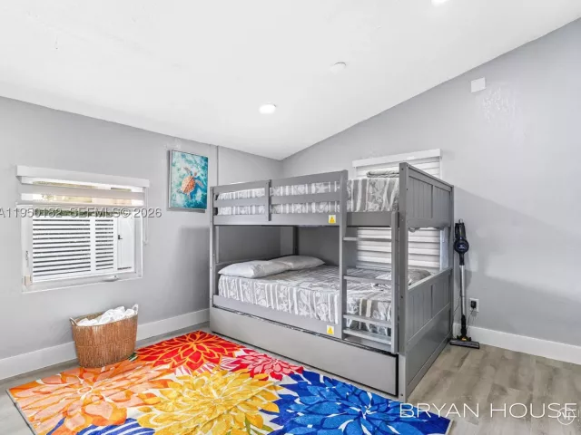 Продажа дома по адресу 3341 NW 20th St - фото 9144501