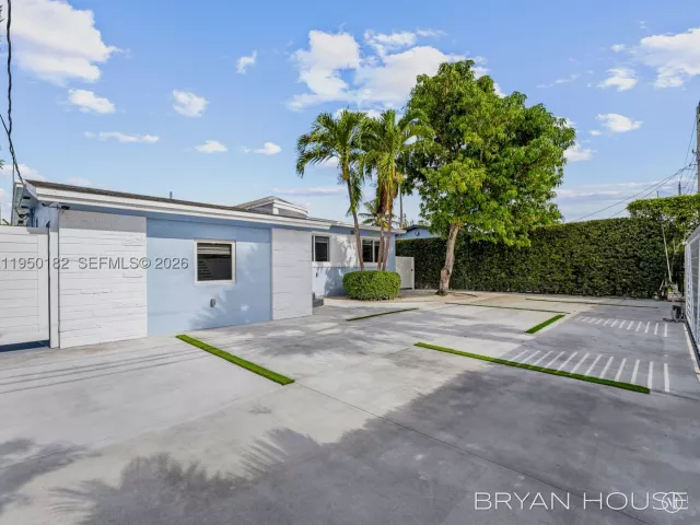 Продажа дома по адресу 3341 NW 20th St - фото 9144526