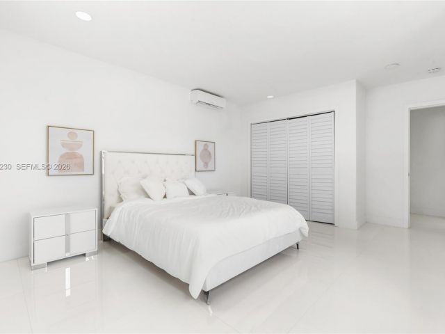 Дом в аренду по адресу 1581 Normandy Dr - фото 7192705