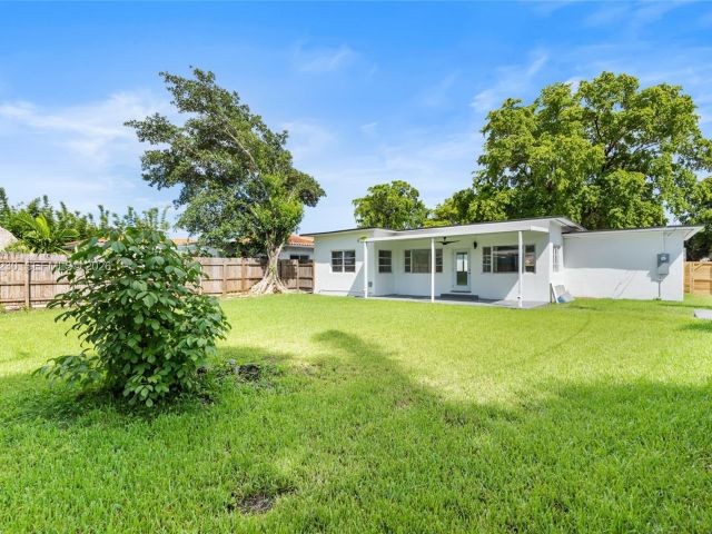 Дом в аренду по адресу 1581 Normandy Dr - фото 7192708