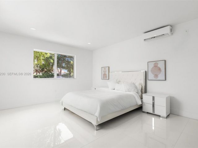 Дом в аренду по адресу 1581 Normandy Dr - фото 7192710