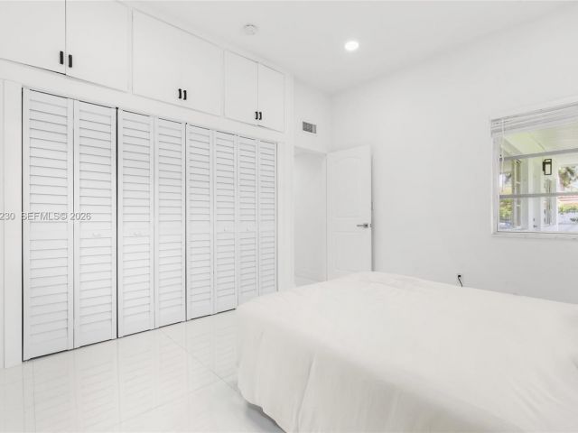 Дом в аренду по адресу 1581 Normandy Dr - фото 7192716