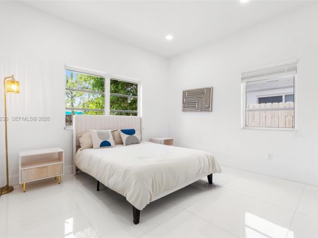 Дом в аренду по адресу 1581 Normandy Dr - фото 7192718