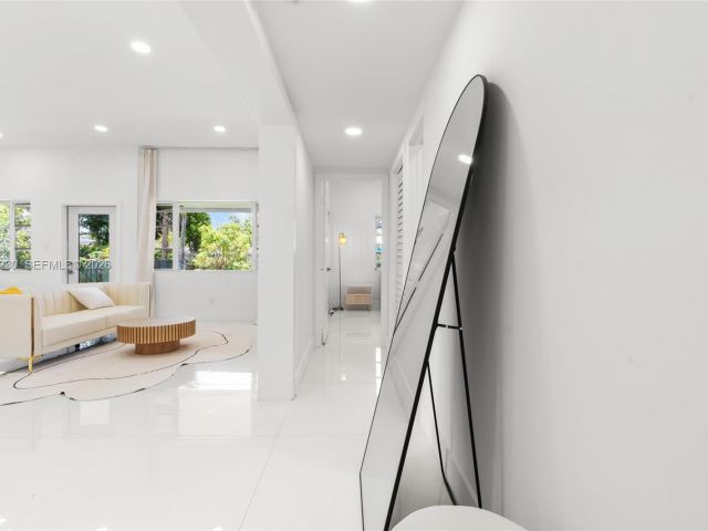 Дом в аренду по адресу 1581 Normandy Dr - фото 7192719