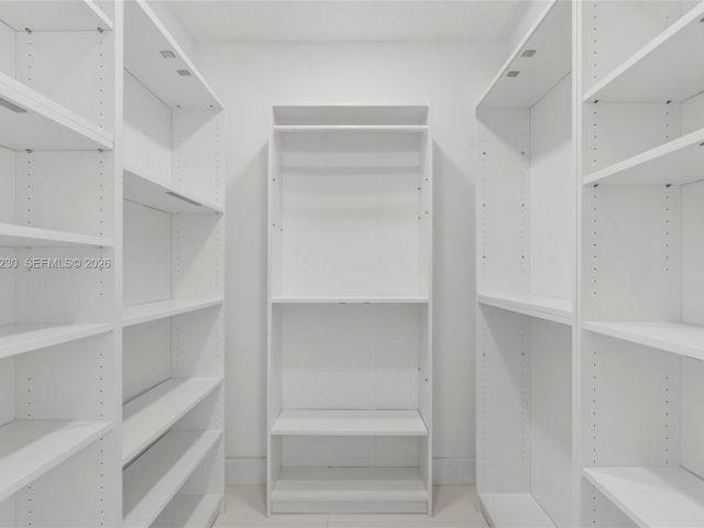 Дом в аренду по адресу 1581 Normandy Dr - фото 7192721