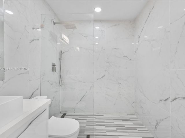 Дом в аренду по адресу 1581 Normandy Dr - фото 7192724