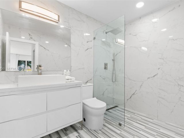 Дом в аренду по адресу 1581 Normandy Dr - фото 7192725