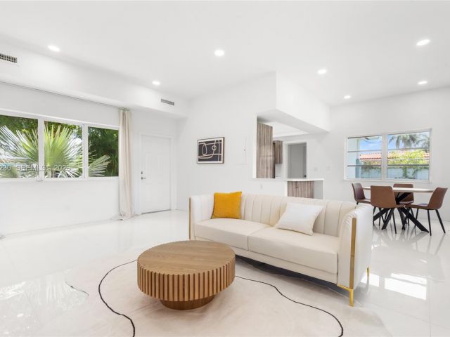 Дом в аренду по адресу 1581 Normandy Dr - фото 7192740