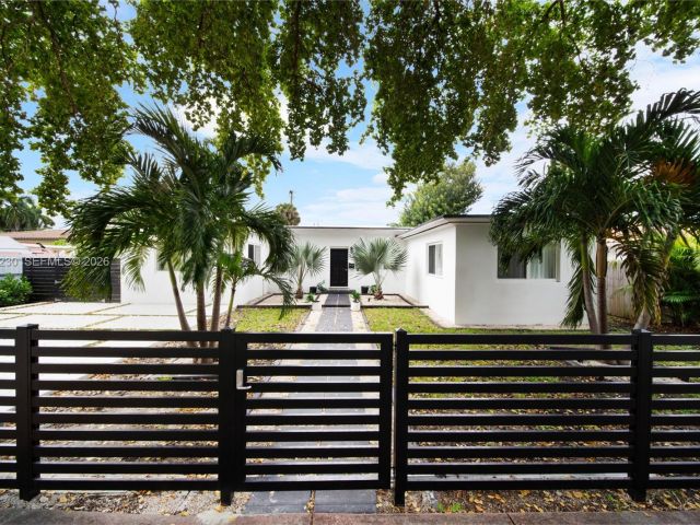 Дом в аренду по адресу 1581 Normandy Dr - фото 7192742