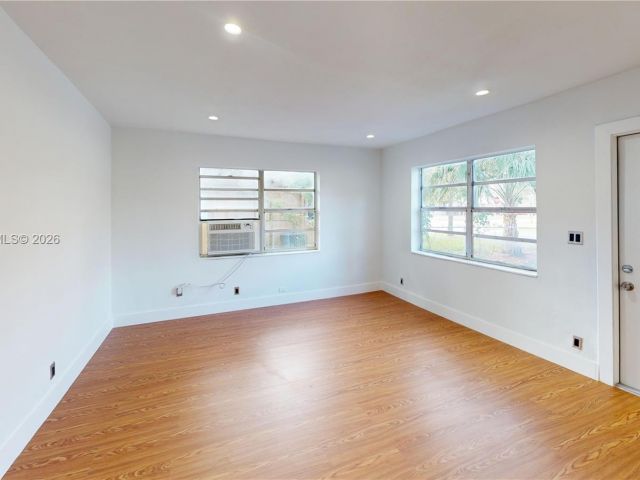 Дом в аренду по адресу 404 NW 21st Ter - фото 7496879