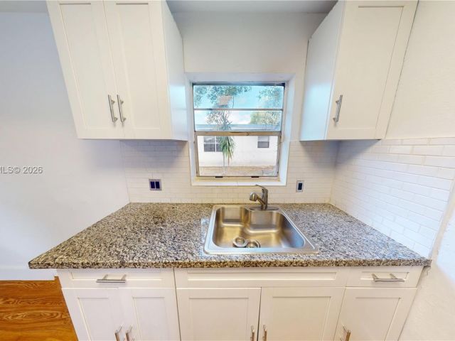 Дом в аренду по адресу 404 NW 21st Ter - фото 7496882