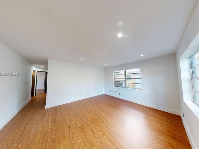 Дом в аренду по адресу 404 NW 21st Ter - фото 7496886