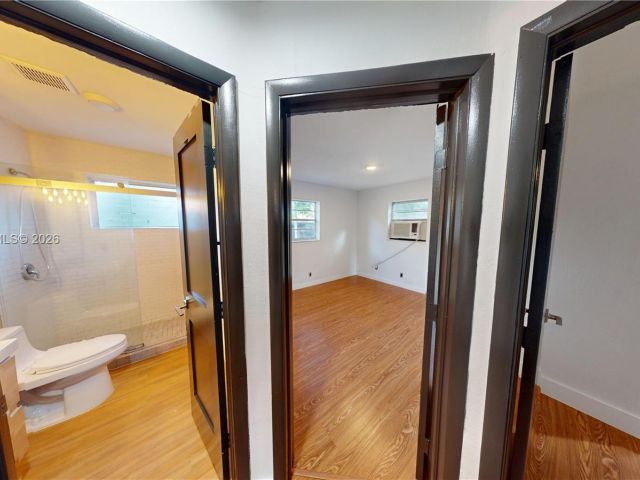 Дом в аренду по адресу 404 NW 21st Ter - фото 7496889