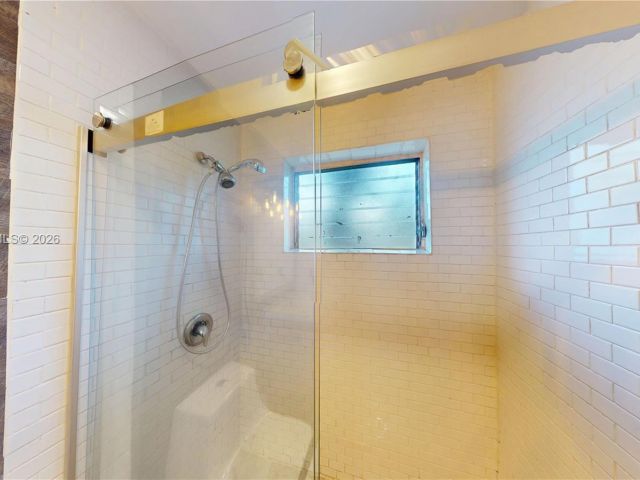 Дом в аренду по адресу 404 NW 21st Ter - фото 7496890