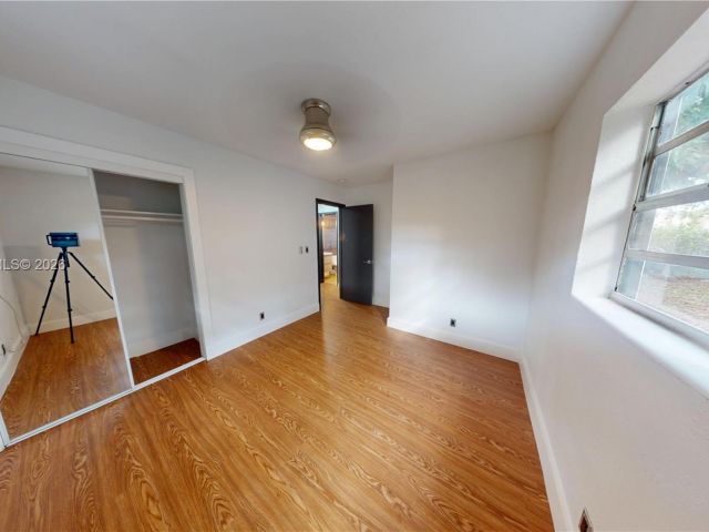 Дом в аренду по адресу 404 NW 21st Ter - фото 7496892