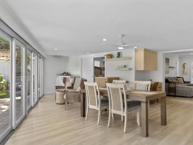 Продажа дома по адресу 521 SE 4 Court - фото 8898592
