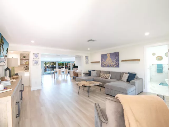 Продажа дома по адресу 521 SE 4 Court - фото 8898581