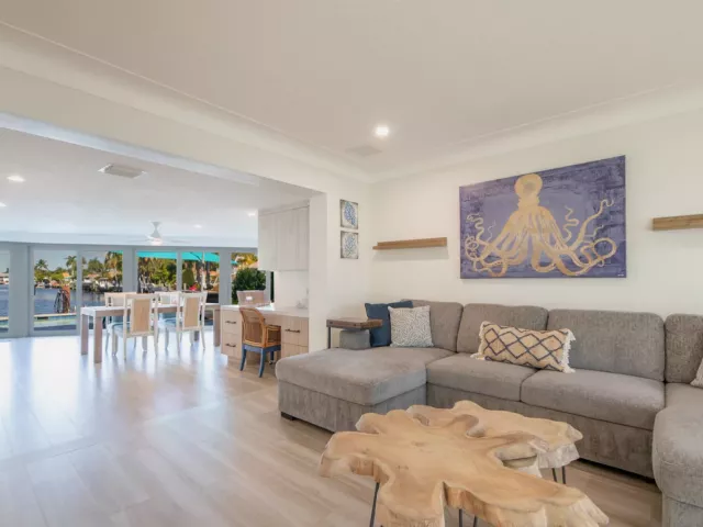 Продажа дома по адресу 521 SE 4 Court - фото 8898583