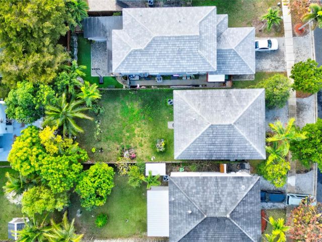 Продажа дома по адресу 355 NE 31st Ave - фото 7197757