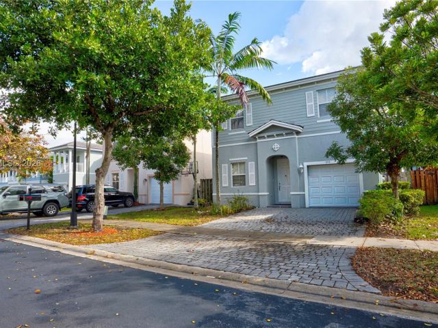 Продажа дома по адресу 355 NE 31st Ave - фото 7197759