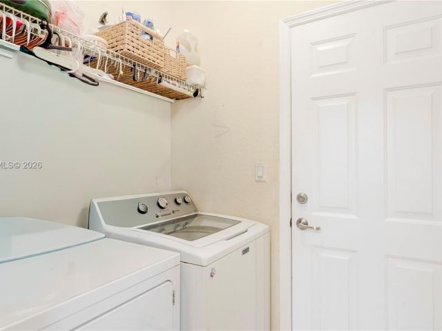 Продажа дома по адресу 355 NE 31st Ave - фото 7329981