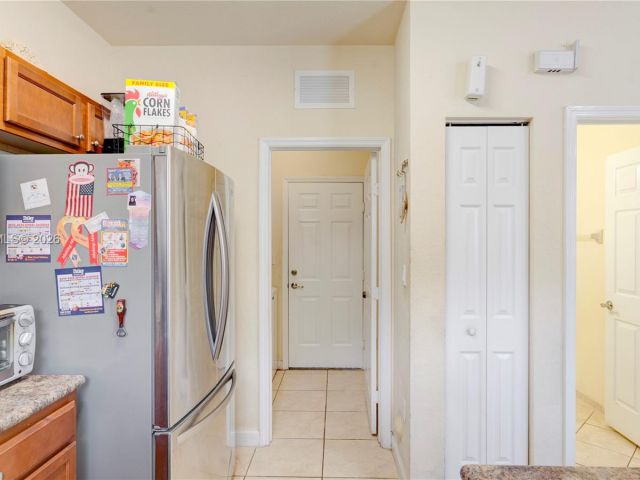 Продажа дома по адресу 355 NE 31st Ave - фото 7329982