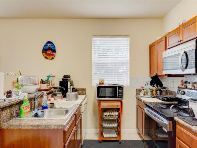 Продажа дома по адресу 355 NE 31st Ave - фото 7329983