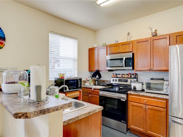 Продажа дома по адресу 355 NE 31st Ave - фото 7329984