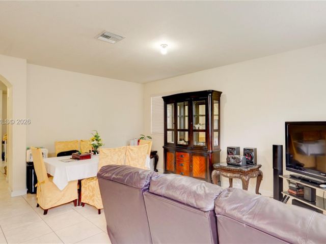 Продажа дома по адресу 355 NE 31st Ave - фото 7329986