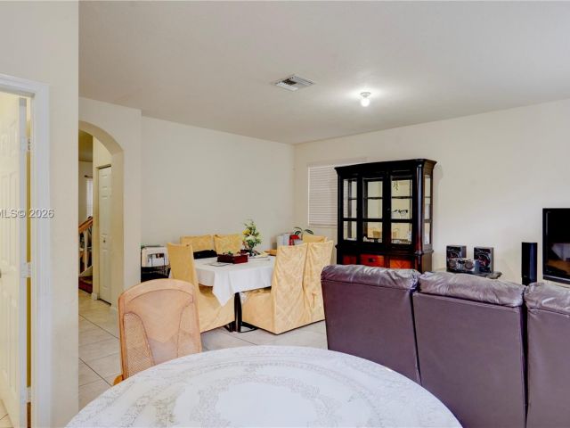 Продажа дома по адресу 355 NE 31st Ave - фото 7329987