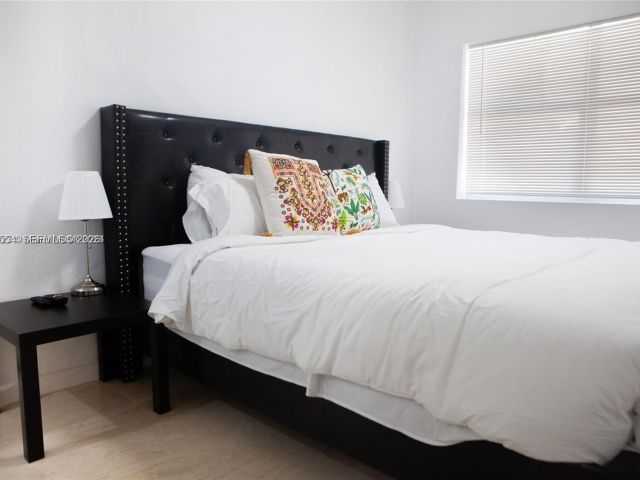 Дом в аренду по адресу 1821 Harding St - фото 7442909