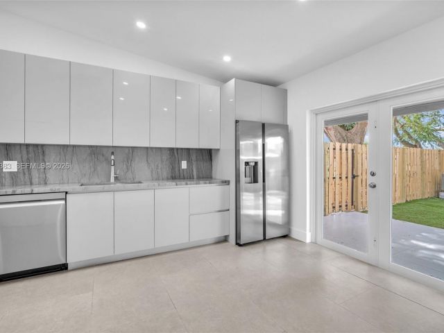 Дом в аренду по адресу 8394 SW 148th Ave 8394 - фото 7510156