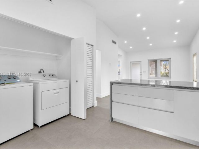 Дом в аренду по адресу 8394 SW 148th Ave 8394 - фото 7510158