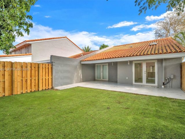 Дом в аренду по адресу 8394 SW 148th Ave 8394 - фото 7510168