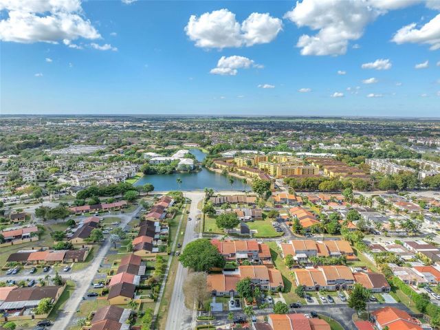 Дом в аренду по адресу 8394 SW 148th Ave 8394 - фото 7510179