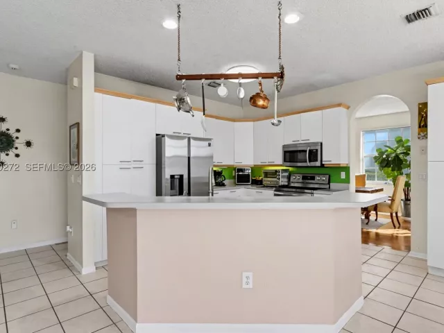 Продажа дома по адресу 15842 NW 10th St - фото 9341529
