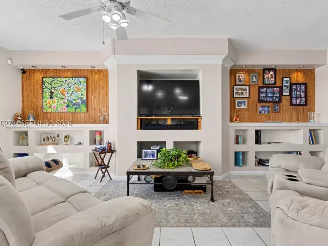 Продажа дома по адресу 15842 NW 10th St - фото 9341531