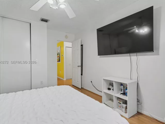 Продажа дома по адресу 15842 NW 10th St - фото 9341534