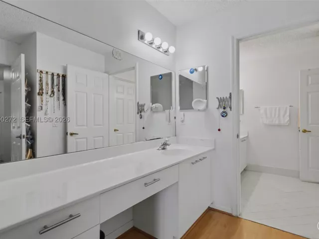 Продажа дома по адресу 15842 NW 10th St - фото 9341537