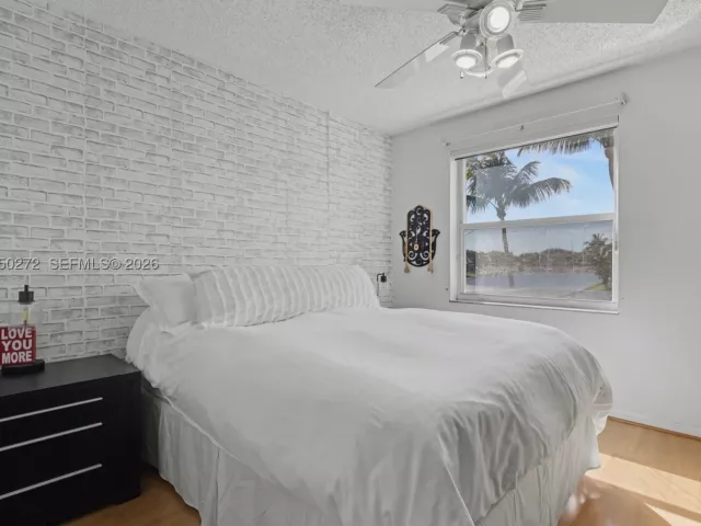 Продажа дома по адресу 15842 NW 10th St - фото 9341538