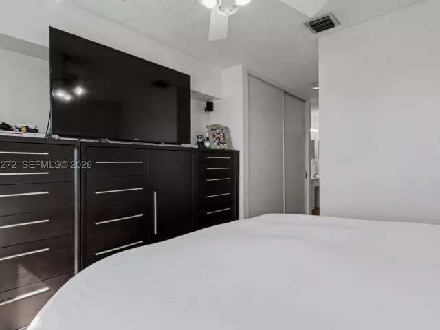 Продажа дома по адресу 15842 NW 10th St - фото 9341539