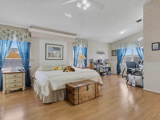 Продажа дома по адресу 15842 NW 10th St - фото 9341541