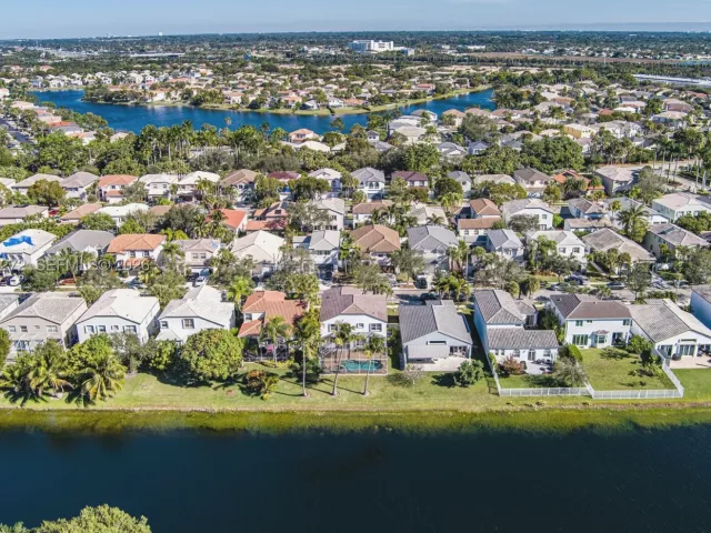 Продажа дома по адресу 15842 NW 10th St - фото 9341552