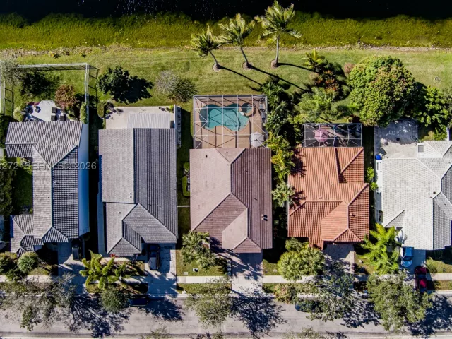 Продажа дома по адресу 15842 NW 10th St - фото 9341554