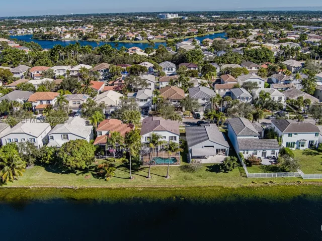 Продажа дома по адресу 15842 NW 10th St - фото 9341555