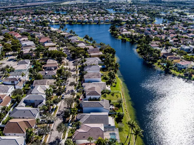 Продажа дома по адресу 15842 NW 10th St - фото 9341560