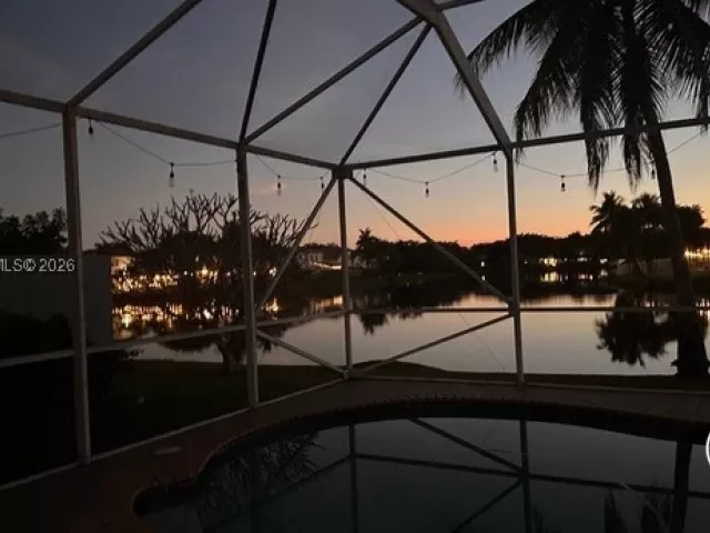 Продажа дома по адресу 15842 NW 10th St - фото 9341563