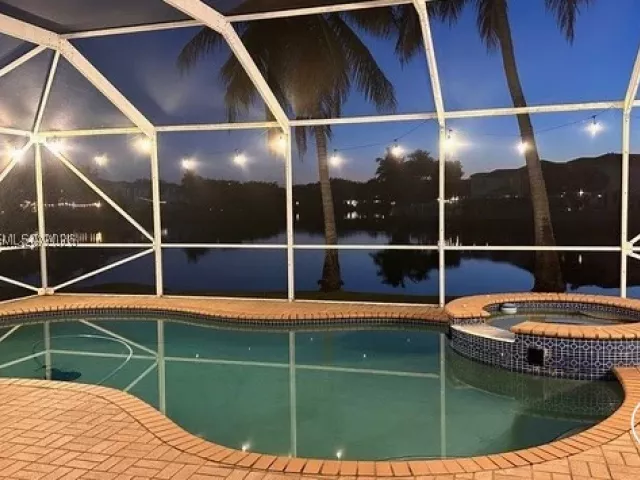 Продажа дома по адресу 15842 NW 10th St - фото 9341564