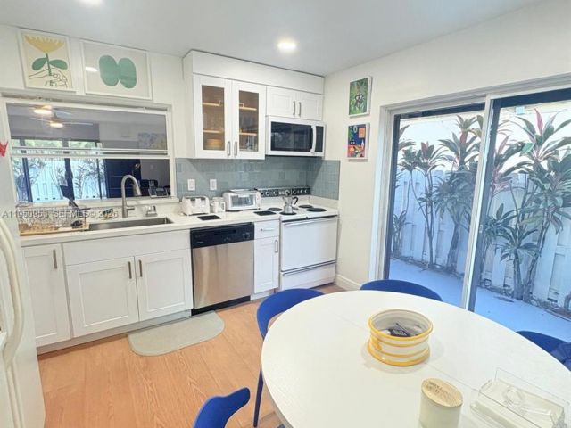 Дом в аренду по адресу 927 NW 106th Ave Cir - фото 7427789